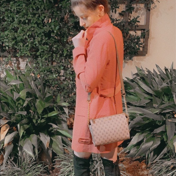 Salmon colored trench coat 🧥 💅🏻 - Picture 3 of 4